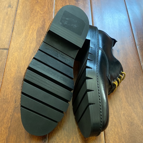 Rudy Plain Toe Derby
SALVATORE FERRAGAMO - Picture 10 of 12